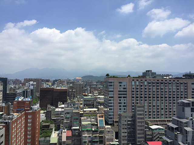 遠くに、圓山大飯店が見えます。