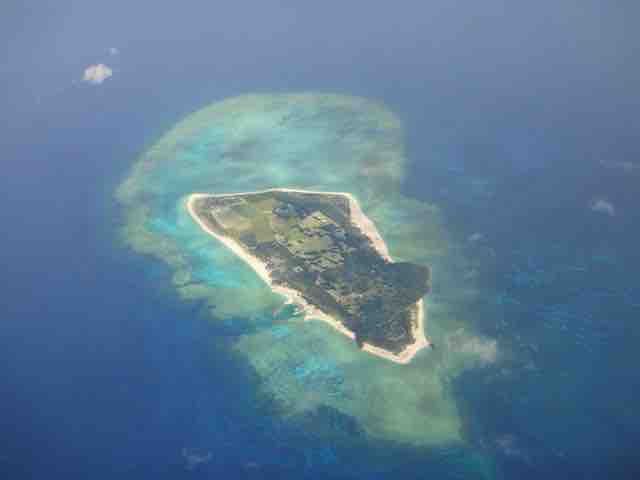 上空から見た沖縄の島