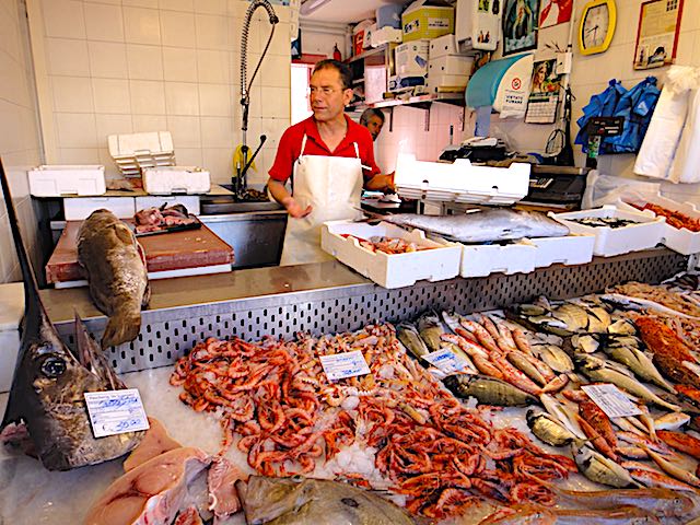 プーリアの魚屋さん