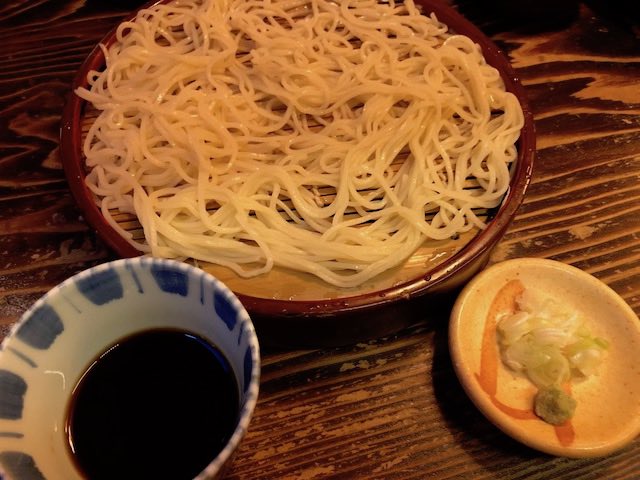 砂場のそば